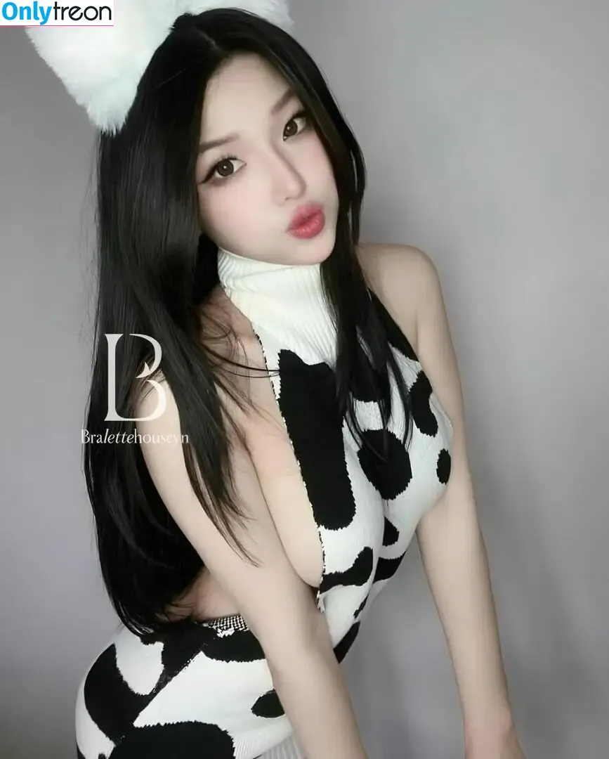 Duyenn Hipp nude photo #1490 (duyenn.hipp)