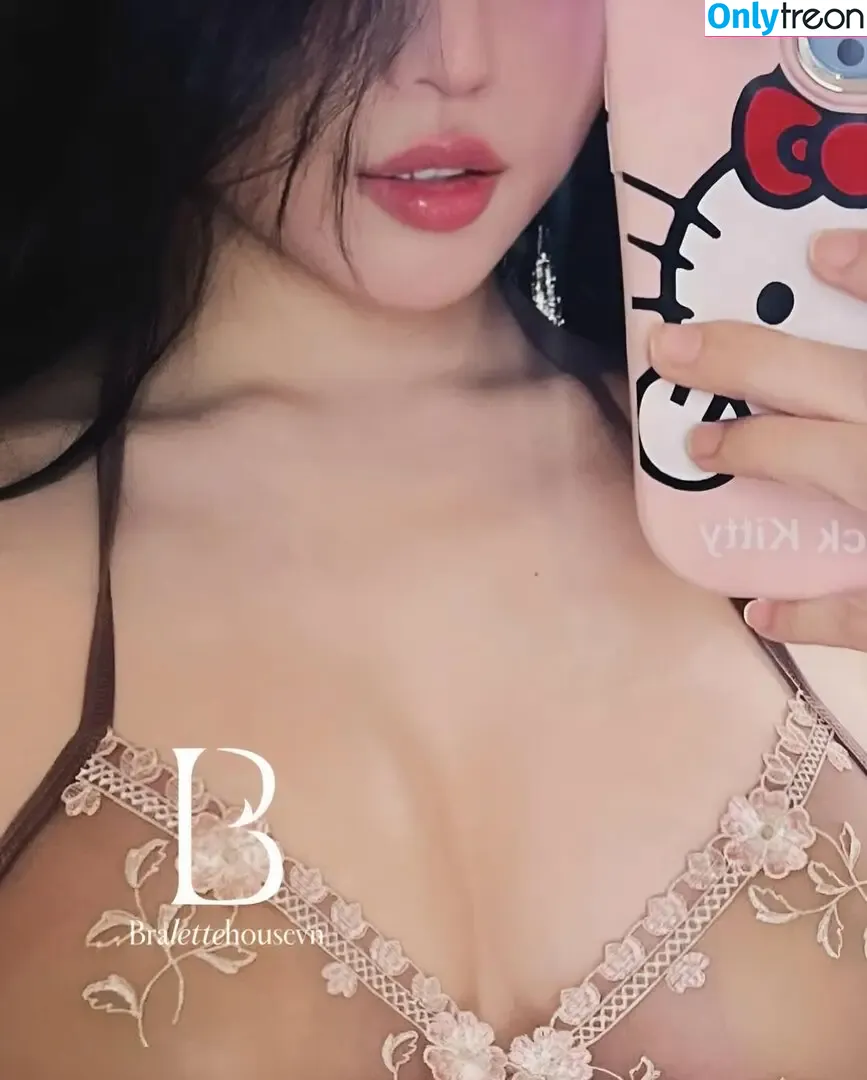 Duyenn Hipp nude photo #1494 (duyenn.hipp)