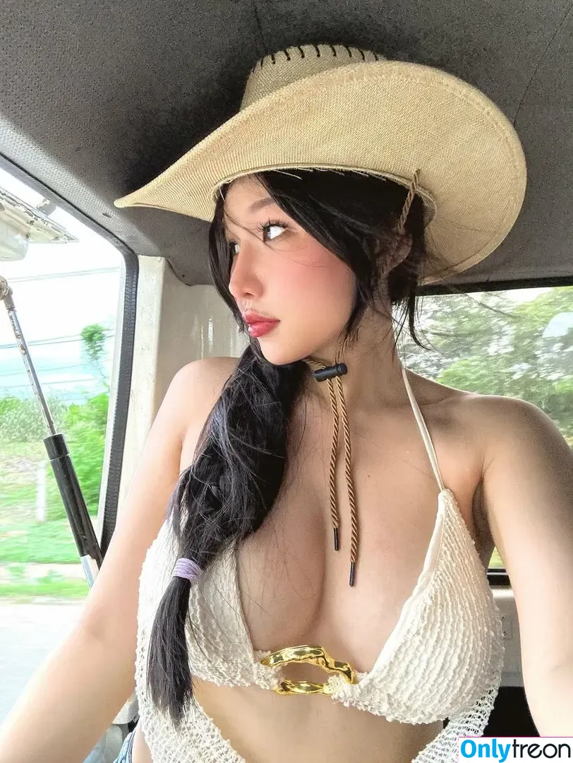 Duyenn Hipp nude photo #1520 (duyenn.hipp)