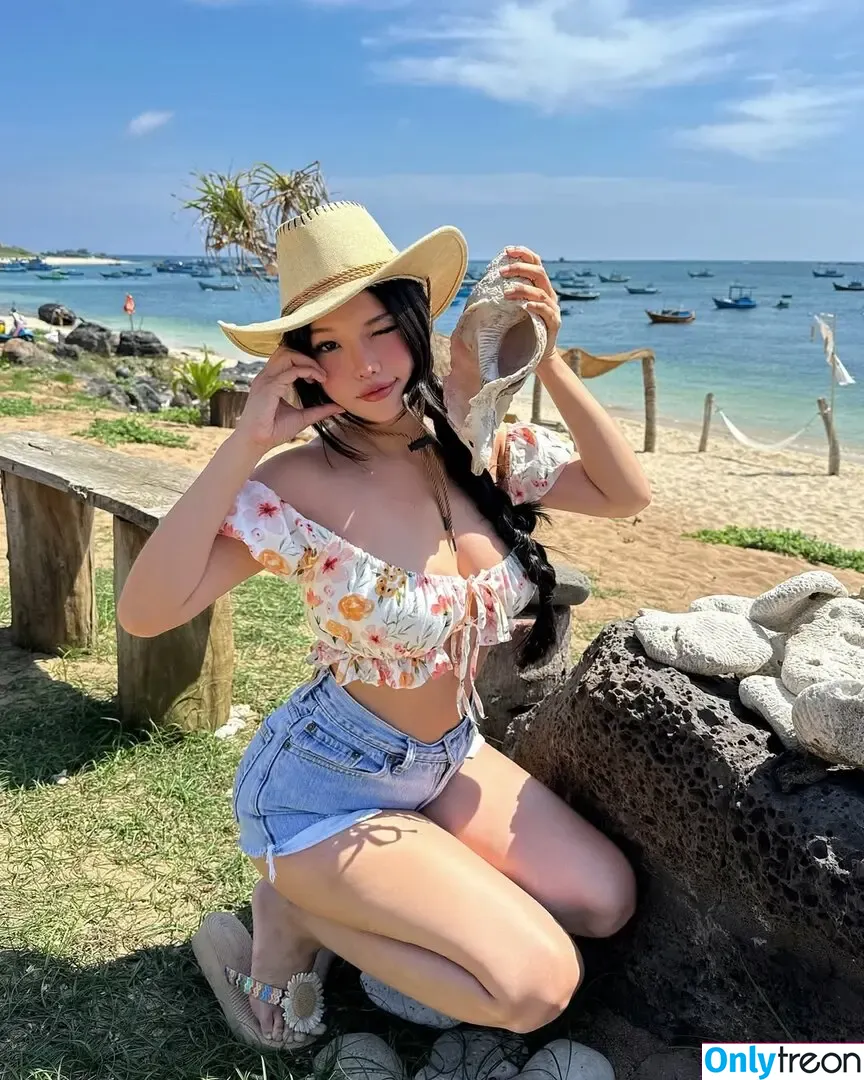 Duyenn Hipp nude photo #1554 (duyenn.hipp)