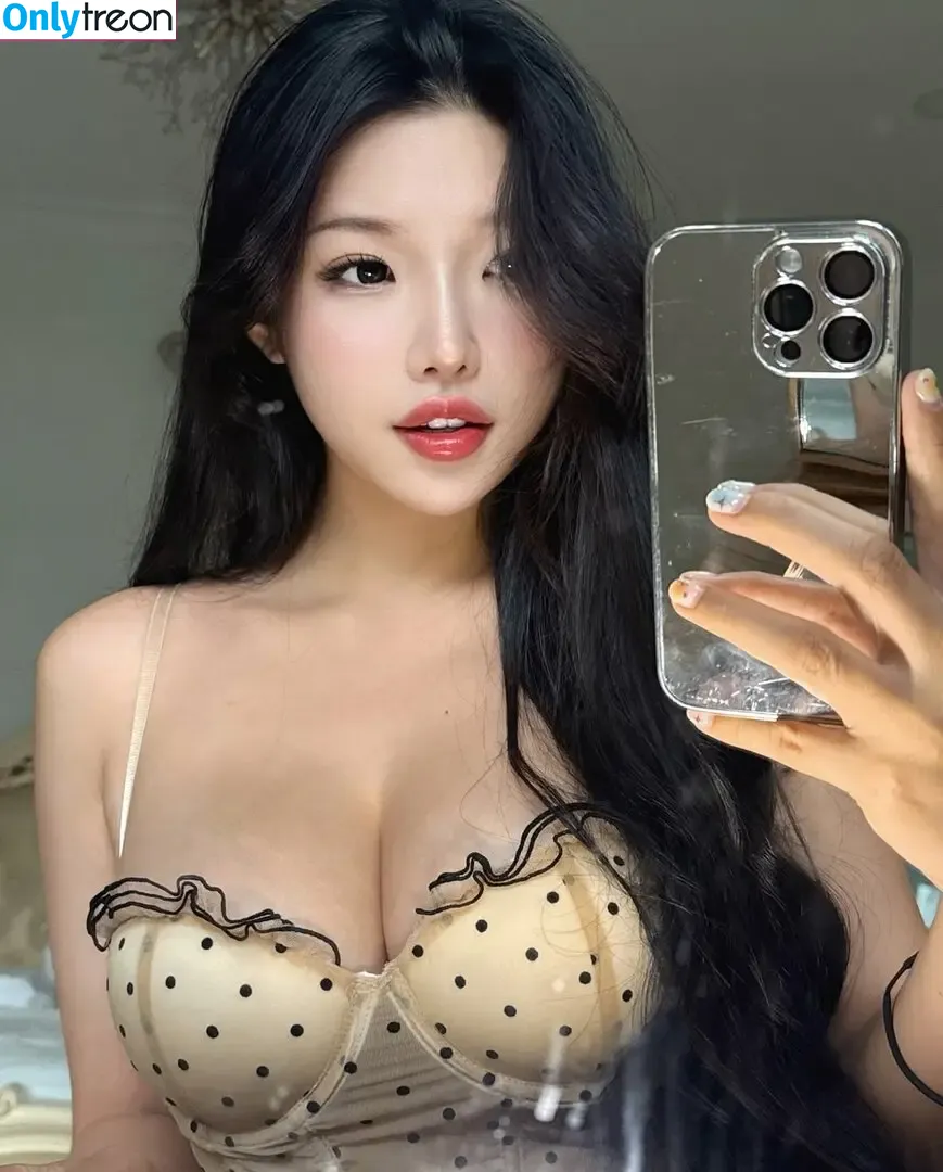 Duyenn Hipp nude photo #1571 (duyenn.hipp)