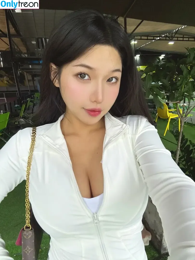 Duyenn Hipp nude photo #1603 (duyenn.hipp)