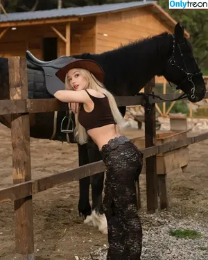 Duygu German / duygu.grmn nude photo #0030