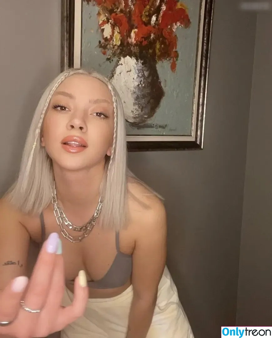 Ece Seckin nude photo #0012 (Eceseckin)