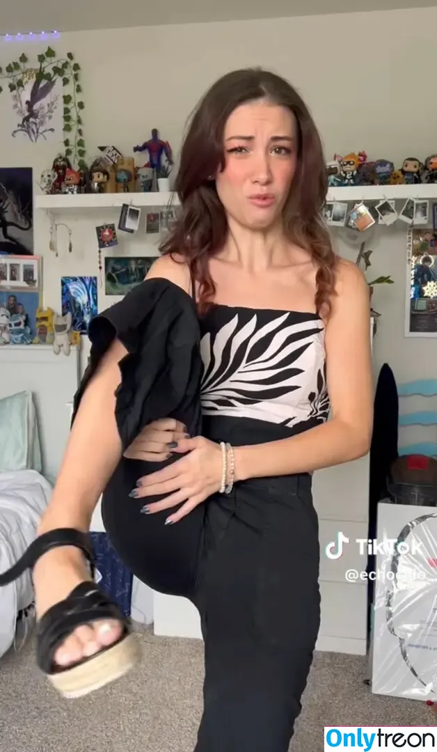 Echochlo nude photo #0123 (Echochlo)