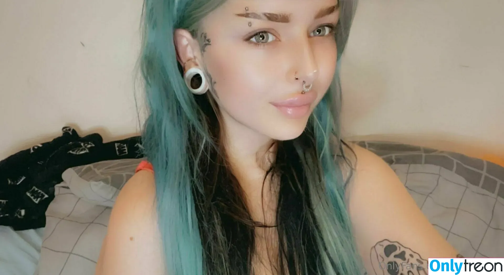 edenivyxo nude photo #0066 (edenivyxx)