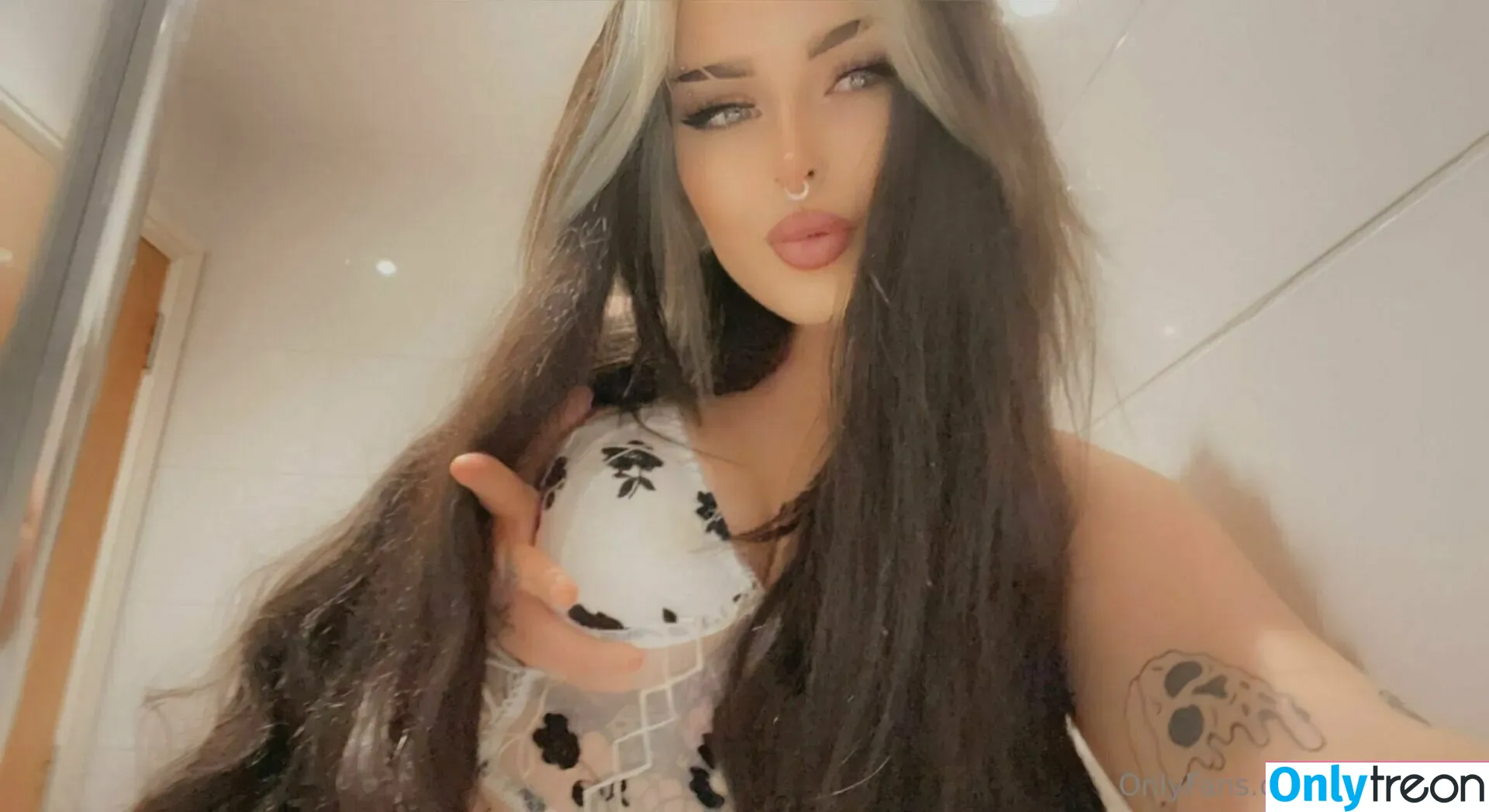 edenivyxo nude photo #0127 (edenivyxx)