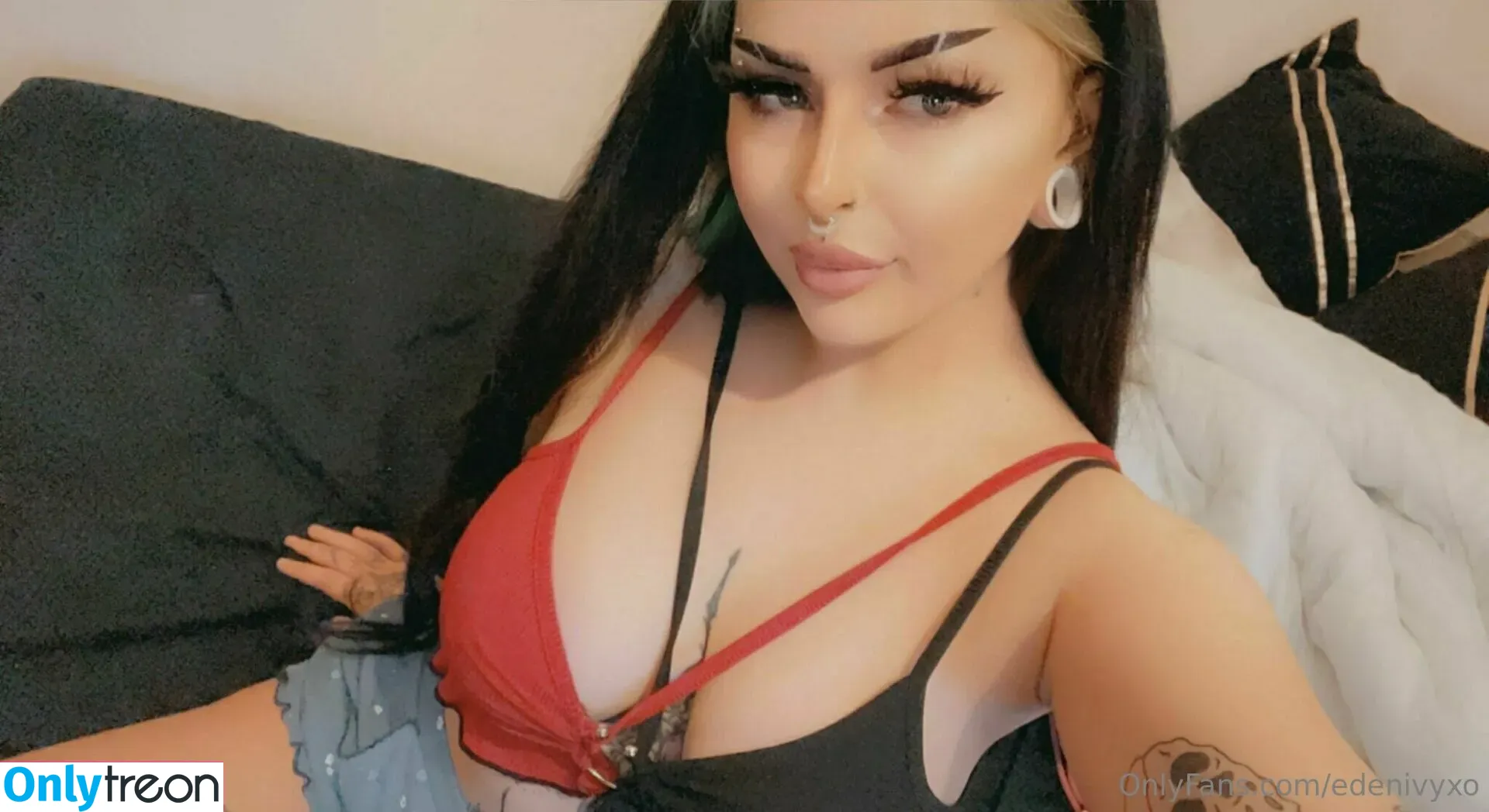 edenivyxo nude photo #0134 (edenivyxx)
