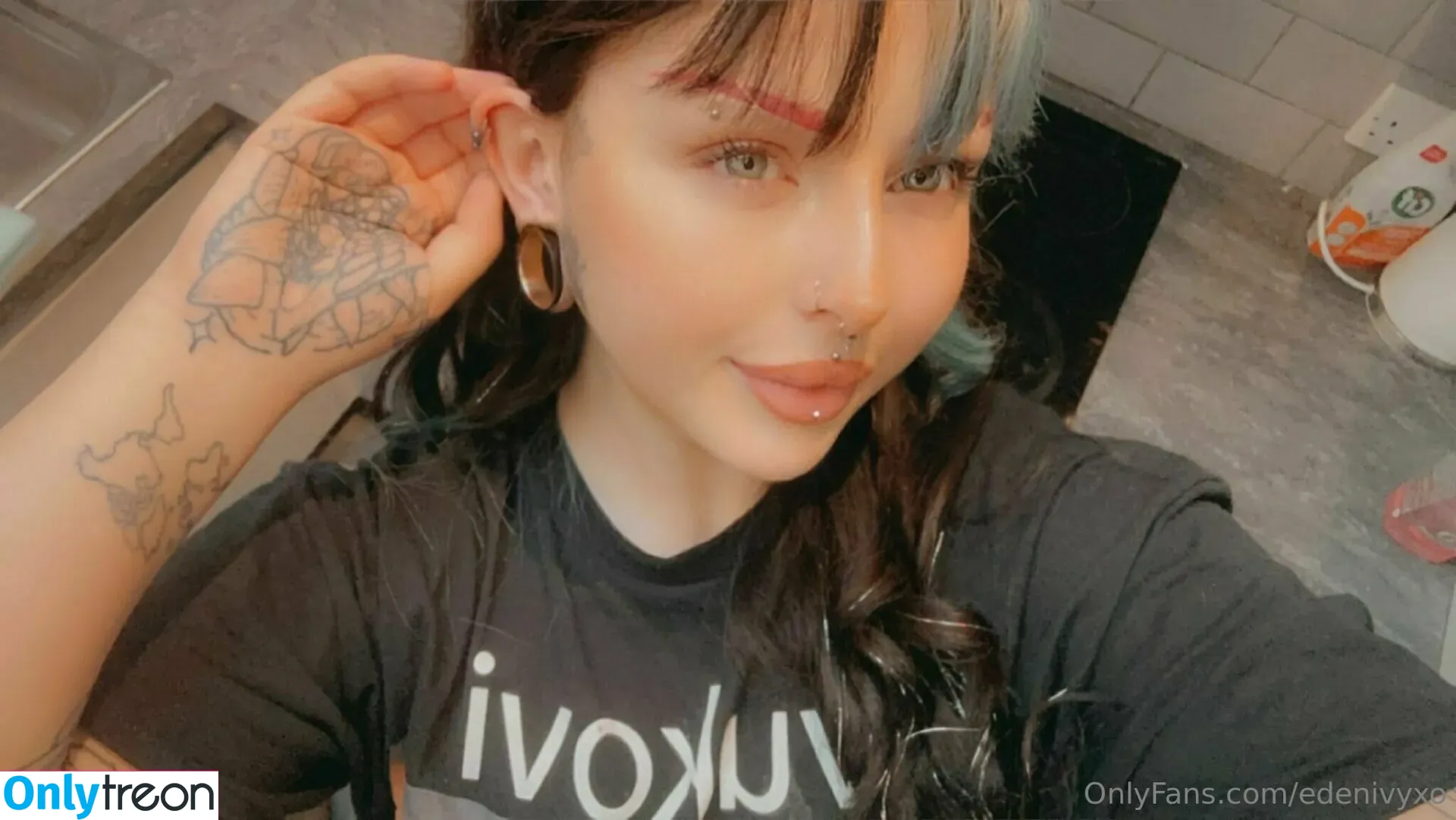 edenivyxo nude photo #0227 (edenivyxx)