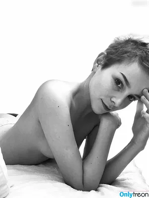  nude photo #0003