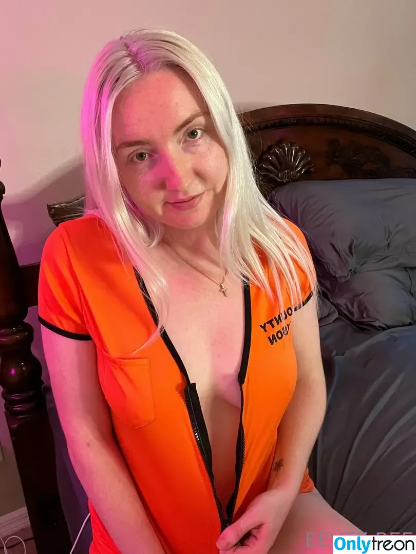 Eevee Bee nude photo #0036 (Eeveebeeshow / eevee_bee / eeveethebee)