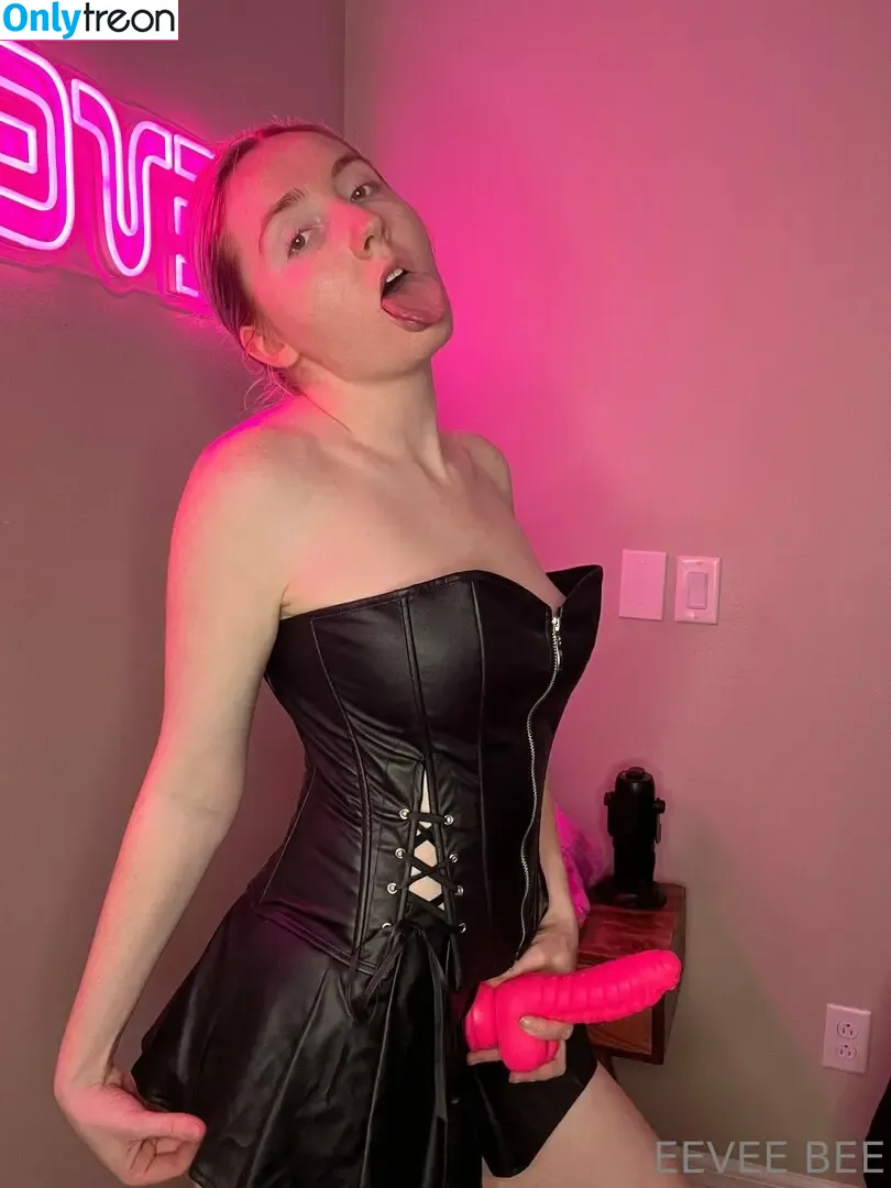 Eevee Bee nude photo #0263 (Eeveebeeshow / eevee_bee / eeveethebee)