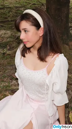Eeveenara / Eevee Enara nude photo #0005
