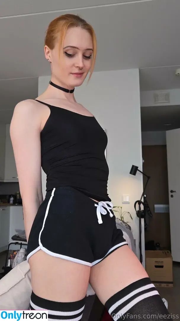 eeziss nude photo #0368 (eeezisss)