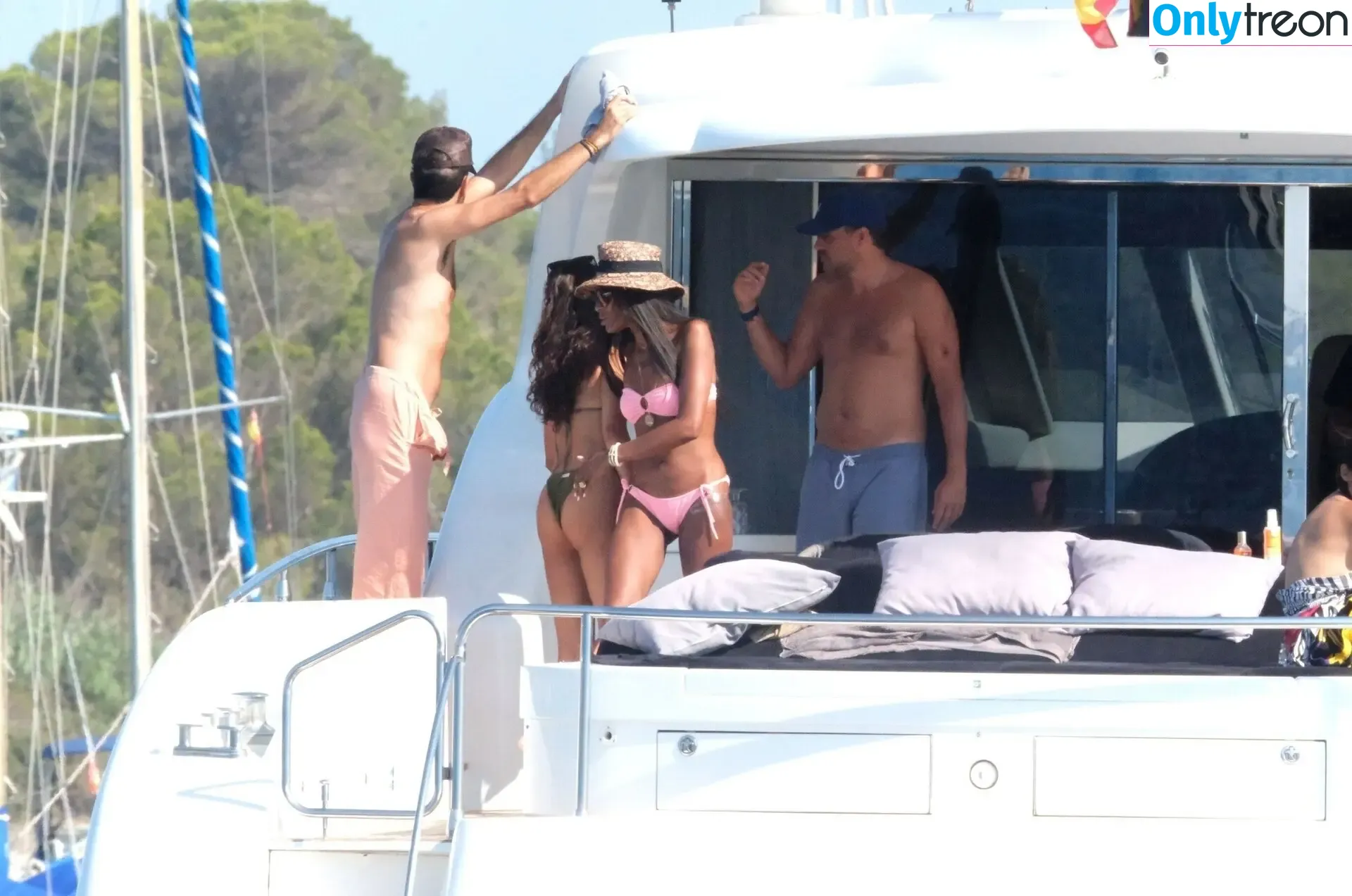 Eiza Gonzalez nude photo #1690 (eizagonzalez / elisagonz)