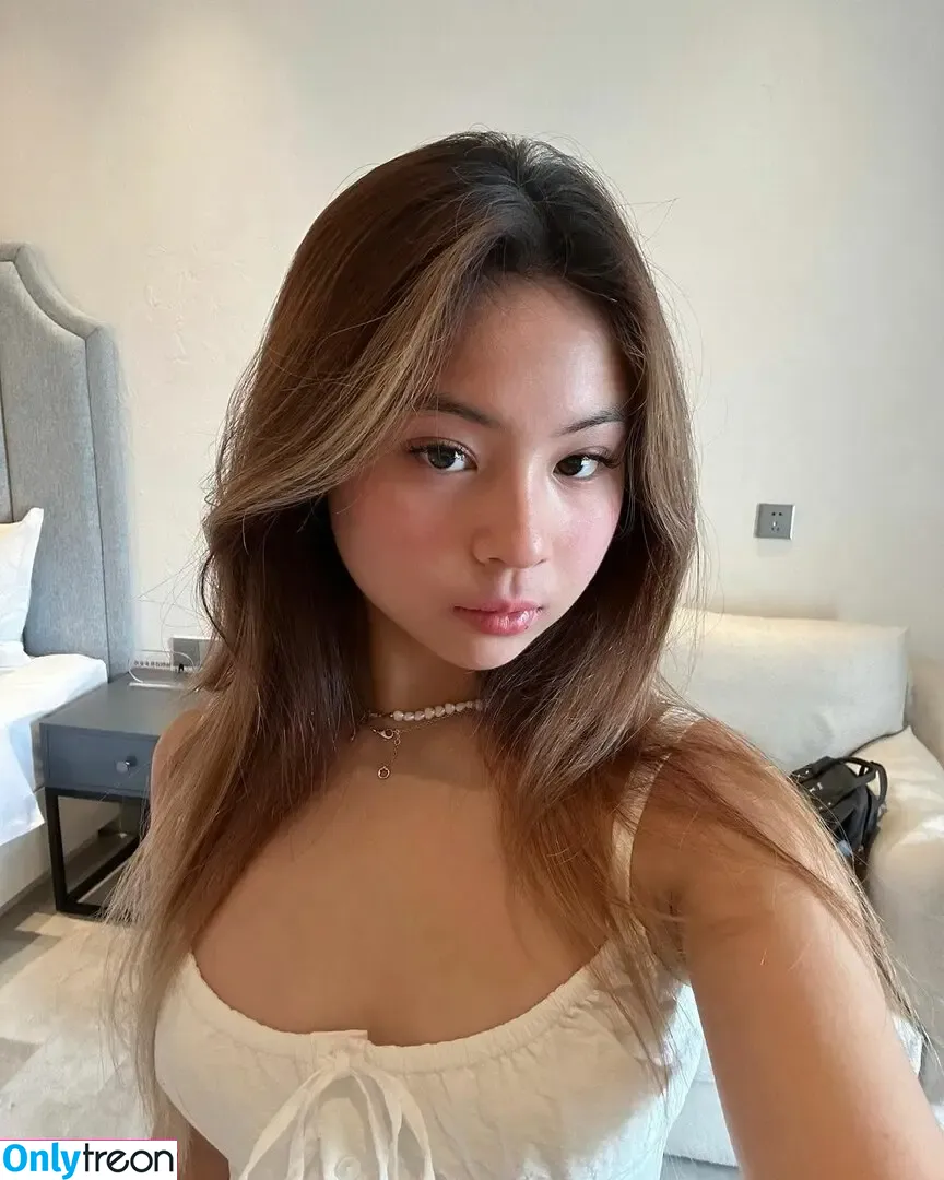 Elaine Gu nude photo #0008 (elainegu_)