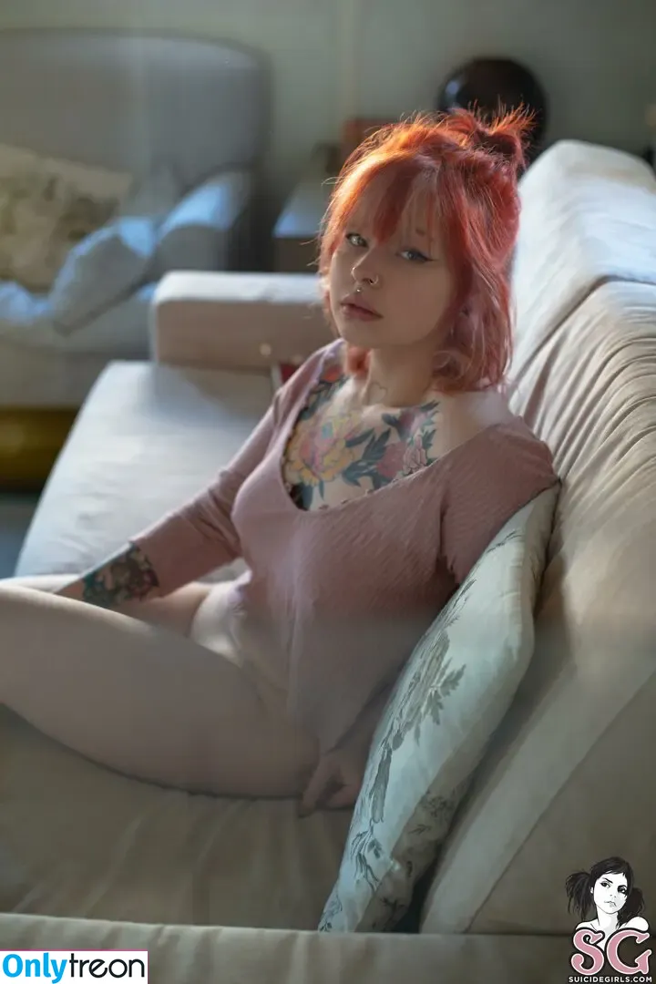 Elaiza nude photo #0003 (elaiza_ikd)