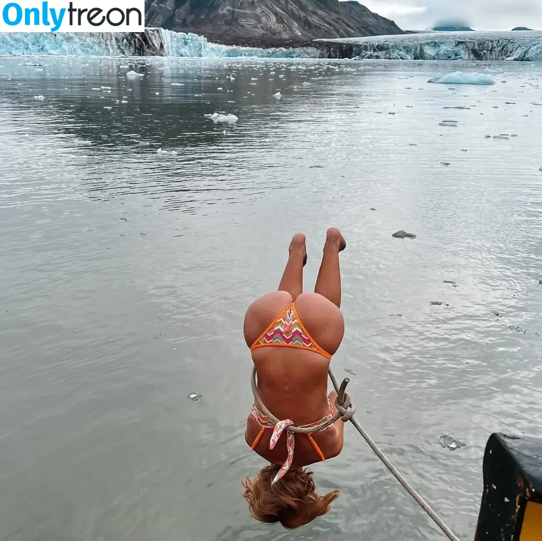 Elayna Carausu nude photo #0042 (Sailing La Vagabonde / elayna.carausu)