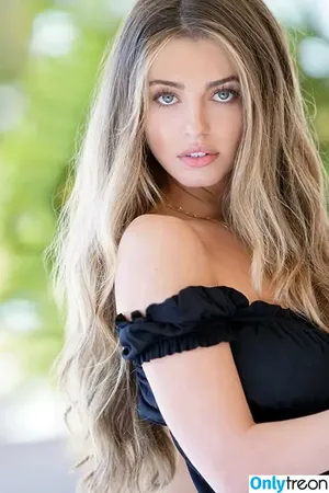 Eliana Jones / elianajones nude photo #0015