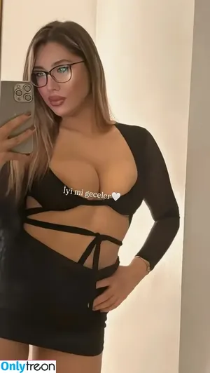 Elif Karaarslan / elifkaraarslan_17 nude photo #0154