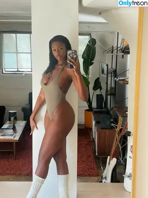 Elinda San / elindasan nude photo #0008