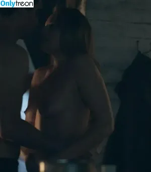 Elisabeth Moss / elisabethmossofficial nude photo #0005