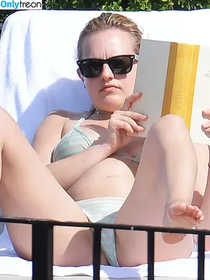 Elisabeth Moss / elisabethmossofficial nude photo #0009