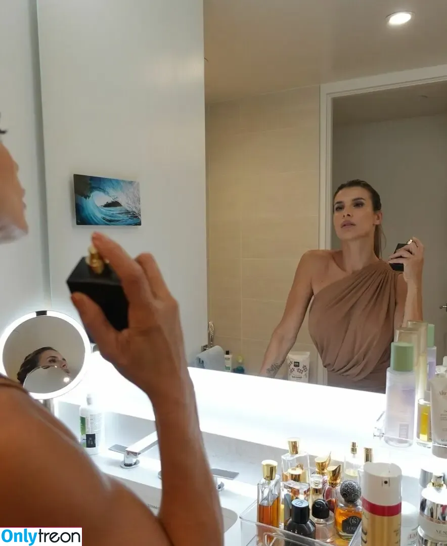 Elisabetta Canalis nude photo #1001 (JustElisabetta / littlecrumb_)