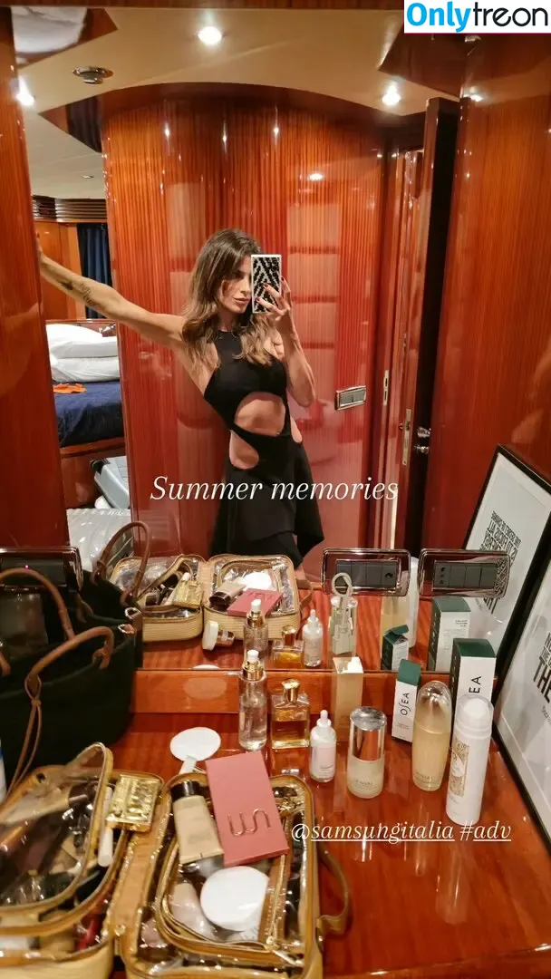 Elisabetta Canalis nude photo #1074 (JustElisabetta / littlecrumb_)
