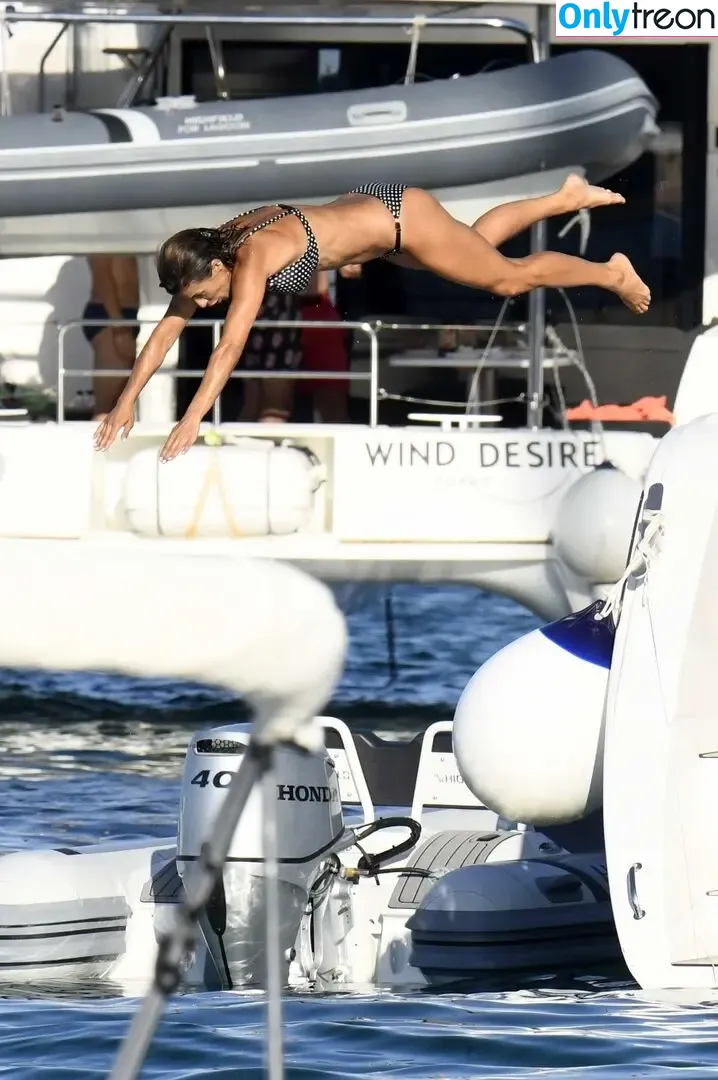 Elisabetta Canalis nude photo #1525 (JustElisabetta / littlecrumb_)