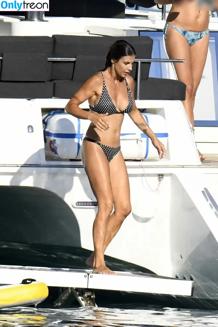 Elisabetta Canalis nude photo #1531 (JustElisabetta / littlecrumb_)