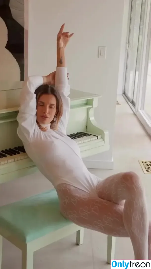 Elisabetta Canalis nude photo #1717 (JustElisabetta / littlecrumb_)