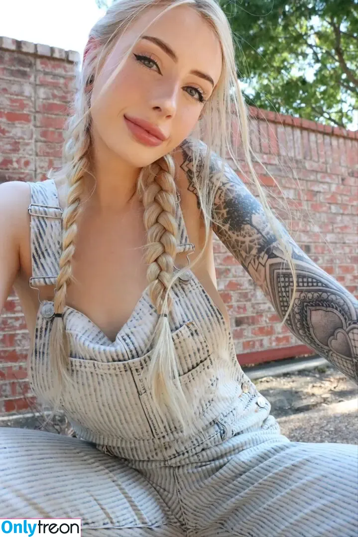 Elise Laurenne nude photo #0554 (Ellie / elaurenne / eliselaurenne)