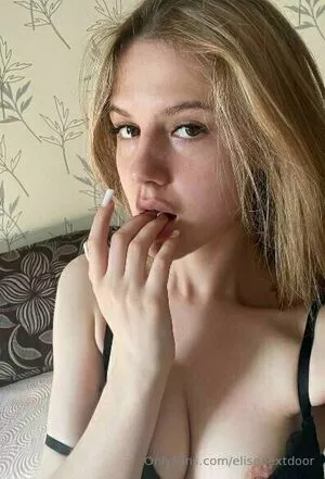 elisenextdoor / elise_outside nude photo #0127