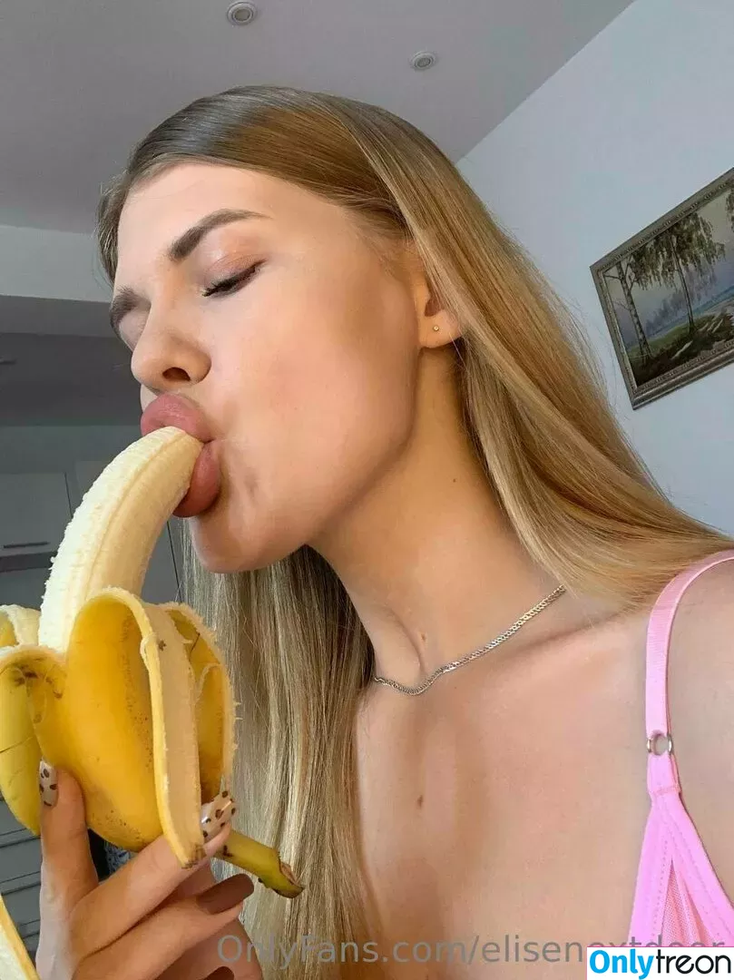 elisenextdoor nude photo #0010 (elise_outside)