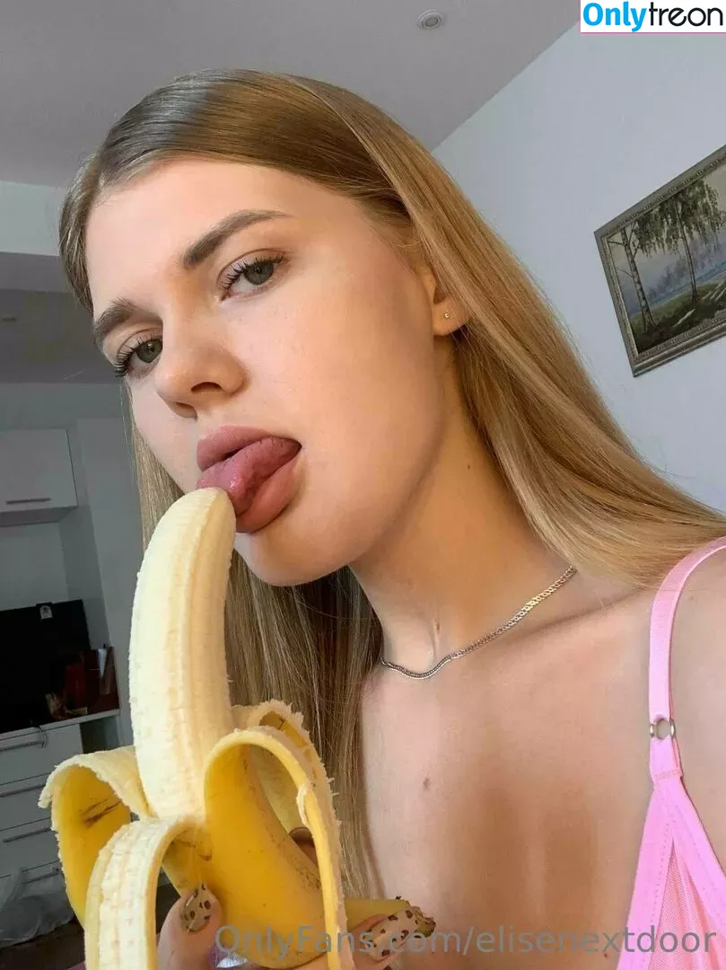elisenextdoor nude photo #0011 (elise_outside)