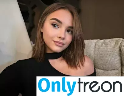 elisenextdoor nude photo #0075 (elise_outside)