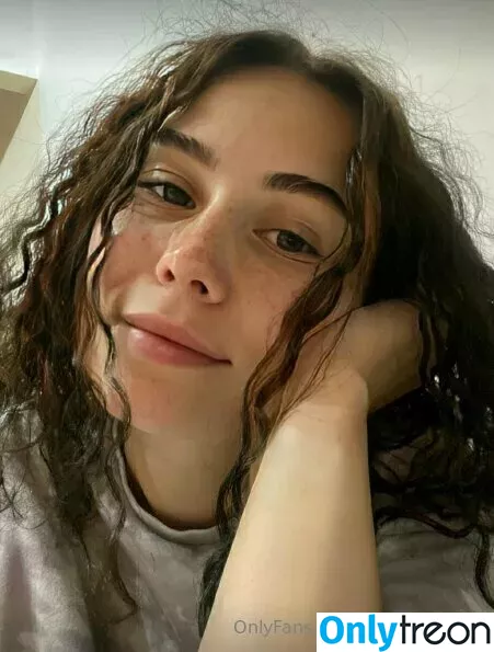 elisenextdoor nude photo #0111 (elise_outside)