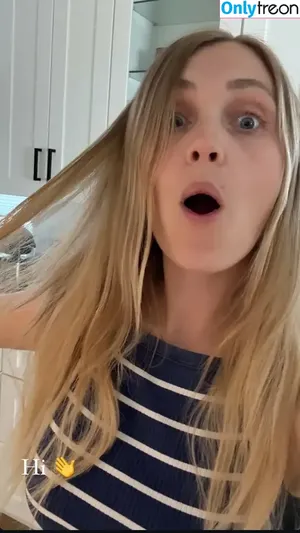 Eliza Taylor / elizajaneface nude photo #0205