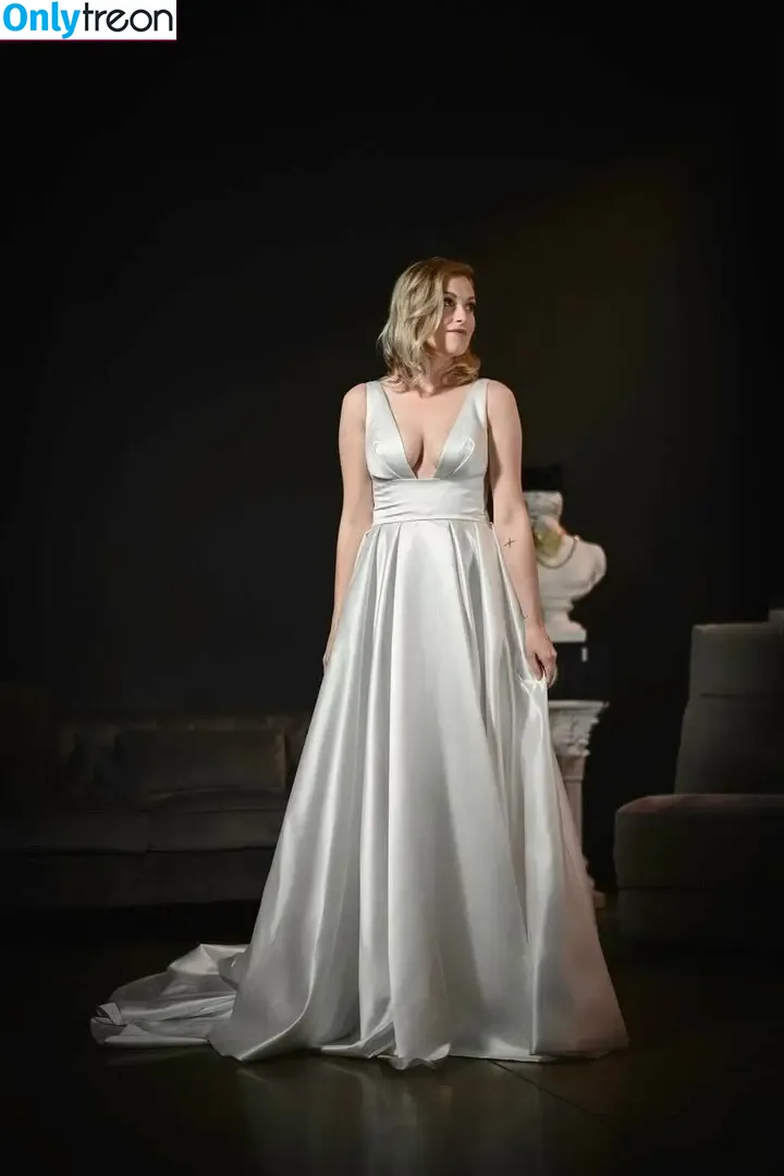 Eliza Taylor nude photo #0204 (elizajaneface)
