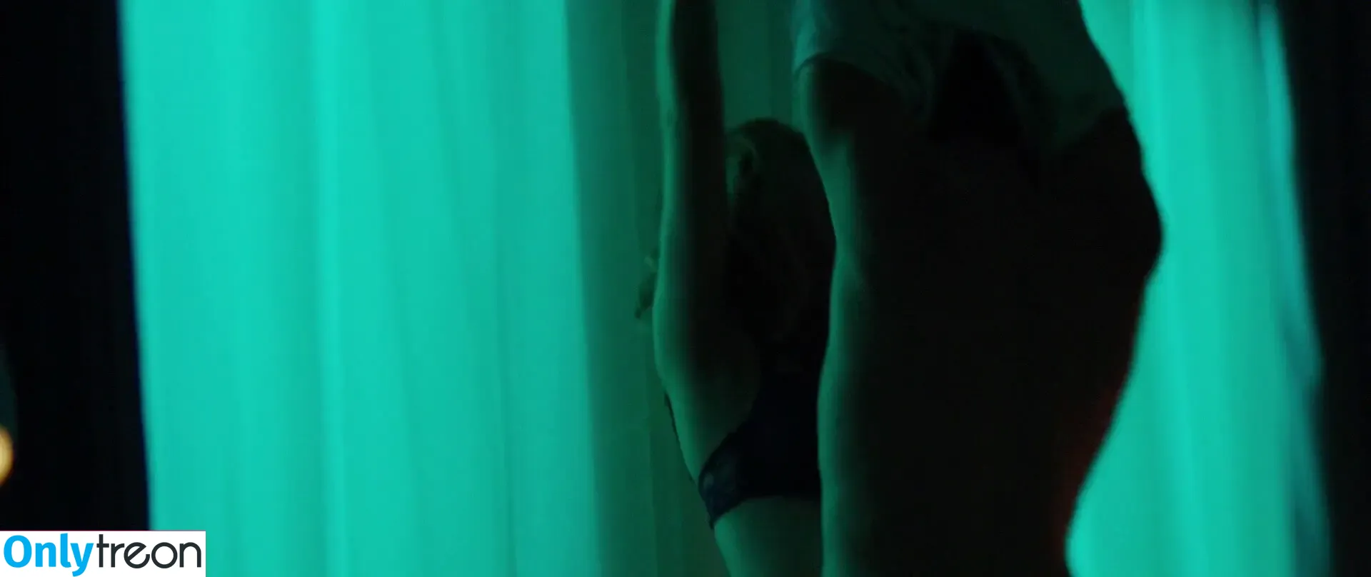 Eliza Taylor nude photo #0213 (elizajaneface)