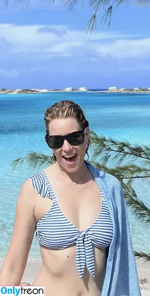 Elizabeth Banks / elizabethbanks nude photo #0233