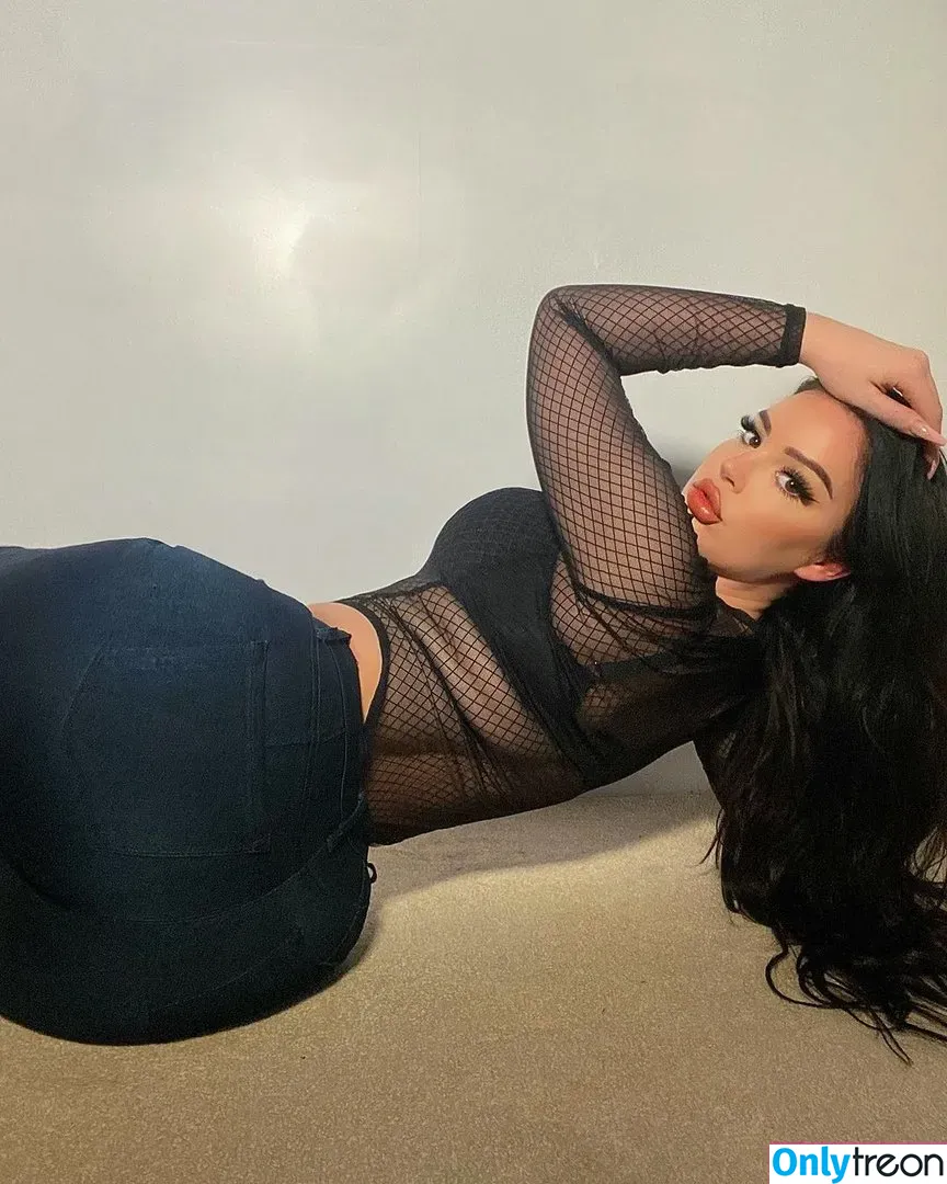 Elizabeth Georgina nude photo #0004 (elizabethgeorga / elizabethxgx)