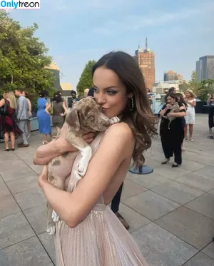 Elizabeth Gillies / lizgillz nude photo #0563