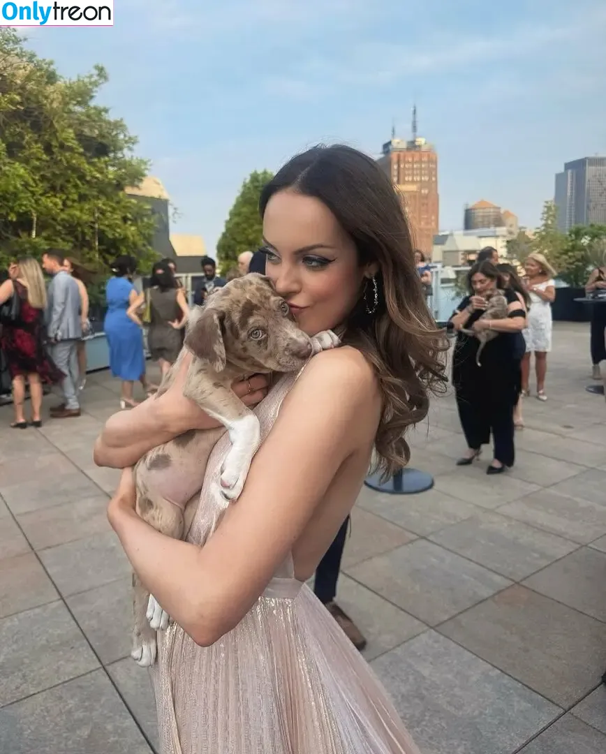 Elizabeth Gillies nude photo #0563 (lizgillz)