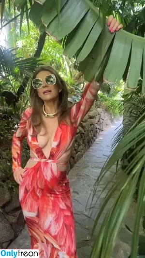 Elizabeth Hurley / elizabethhurley1 nude photo #1310