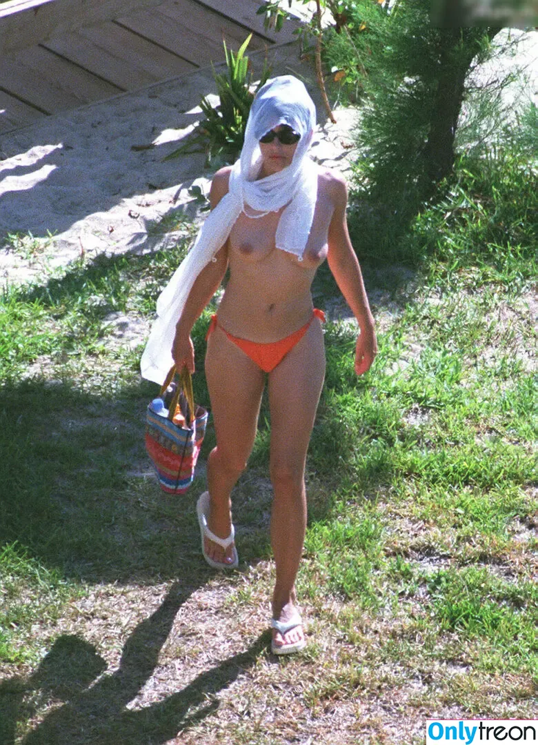 Elizabeth Jane Hurley nude photo #0012 (ElizabethHurley / elizabethhurleybeach)