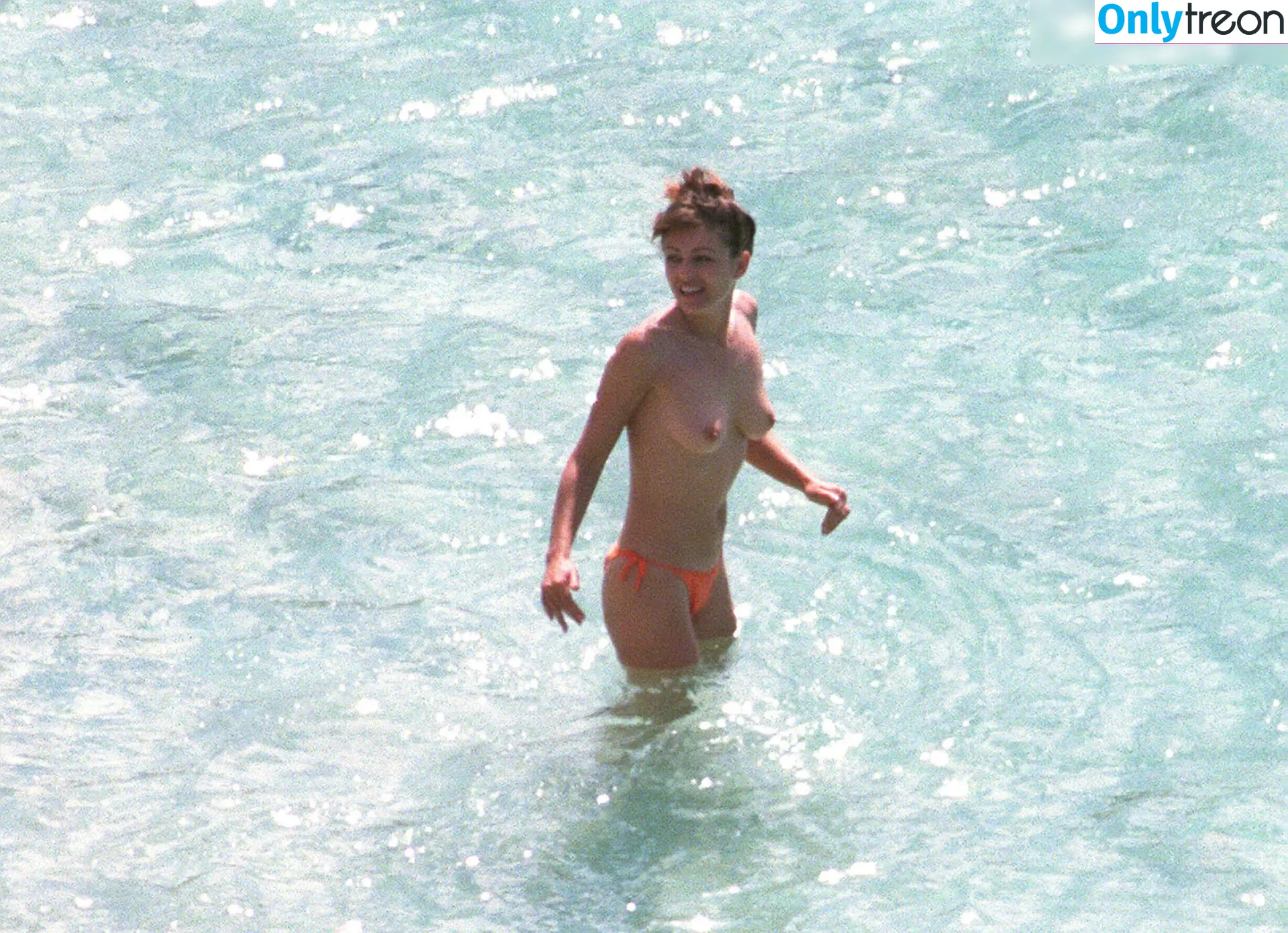 Elizabeth Jane Hurley nude photo #0013 (ElizabethHurley / elizabethhurleybeach)