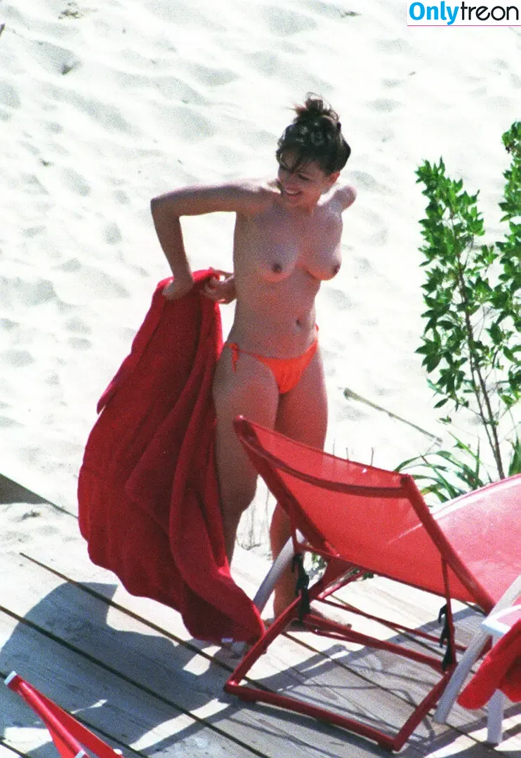 Elizabeth Jane Hurley nude photo #0014 (ElizabethHurley / elizabethhurleybeach)