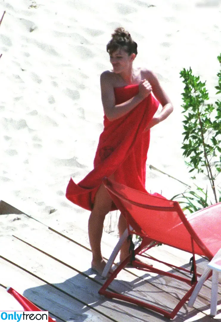 Elizabeth Jane Hurley nude photo #0017 (ElizabethHurley / elizabethhurleybeach)